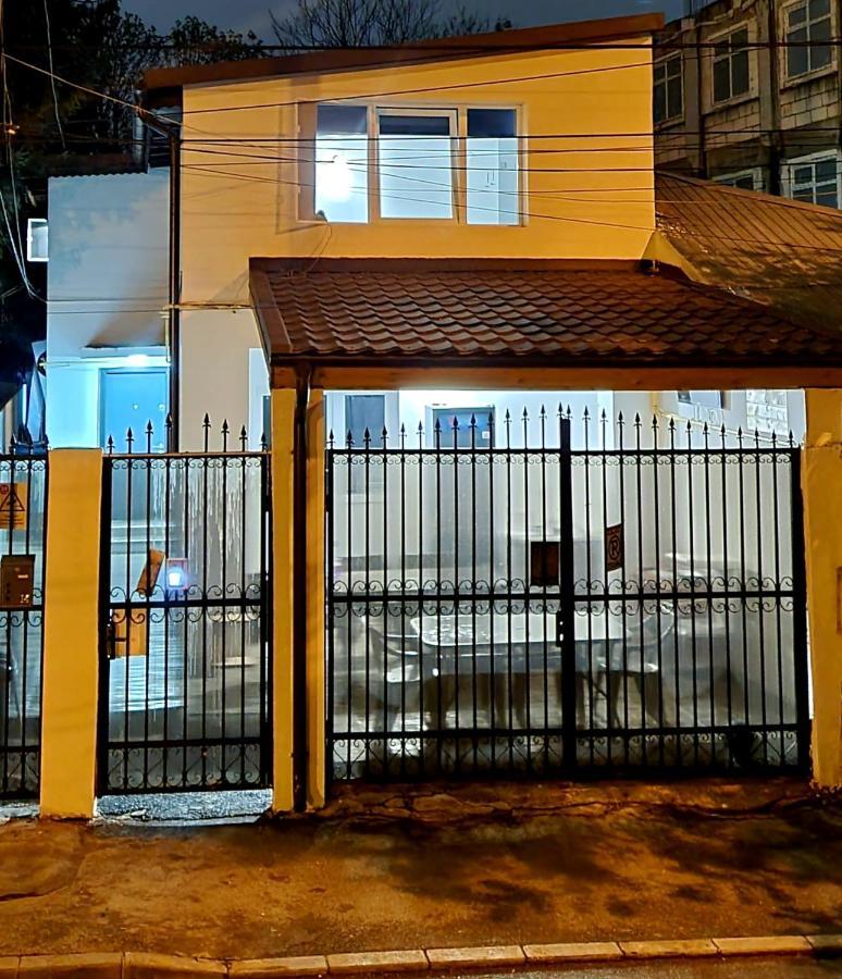 Casa Ayan Hostel Bucharest Luaran gambar