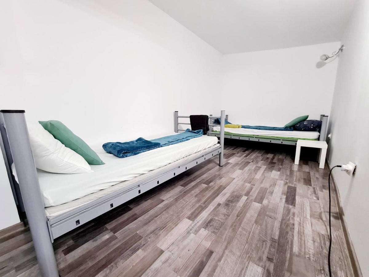Casa Ayan Hostel Bucharest Luaran gambar